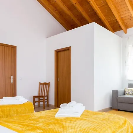 Casa Moderna Com Arquitetura Tradicional E Piscina Tatil Evi Amoreira (Leiria)
