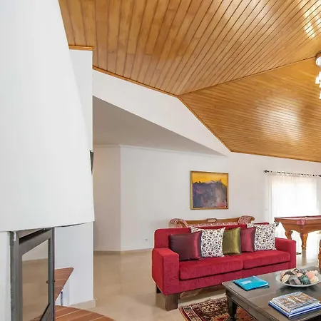 Casa de Férias Casa Moderna Com Arquitetura Tradicional E Piscina